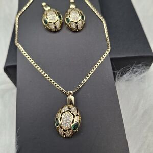 Elegant Gold and Green Jewelry Set